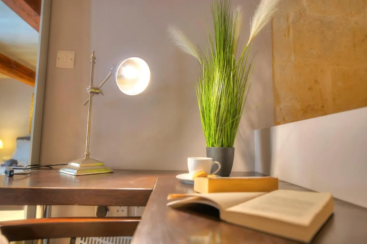 Semesterbostad Romantic And Historical Maisonette In The Center Of Valletta Mbal1-1