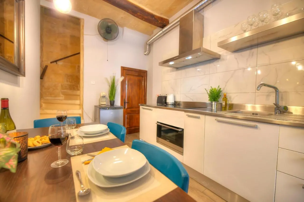 Semesterbostad Romantic And Historical Maisonette In The Center Of Valletta Mbal1-1 Malta