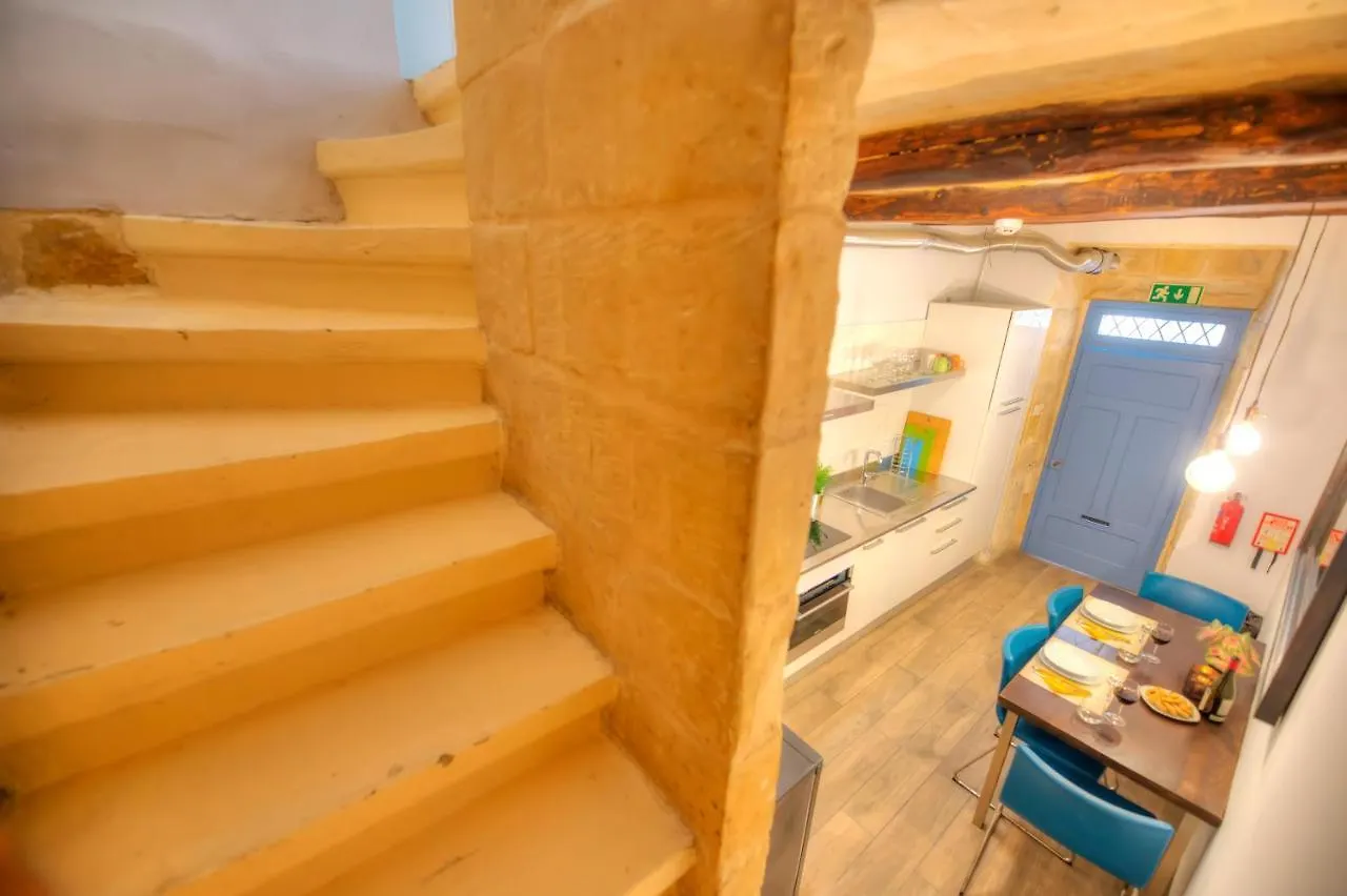 Romantic And Historical Maisonette In The Center Of Valletta Mbal1-1 Semesterbostad
