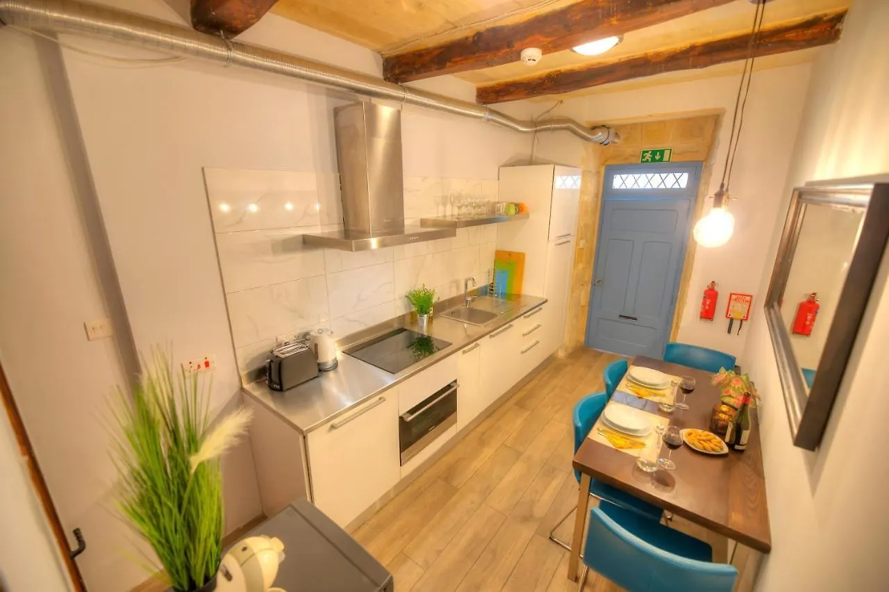 Romantic And Historical Maisonette In The Center Of Valletta Mbal1-1 0*,